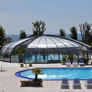 https://camping-le-raguenes-plage.inbrittany.com