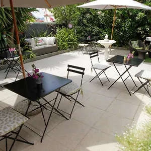 https://hotel-chalet-de-lisere.fr-provencehotel.com